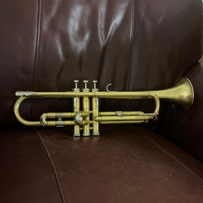 Getzen Model 90 Deluxe (1953) Bb Trumpet SN 23727 (100% new gold tint lacquer)