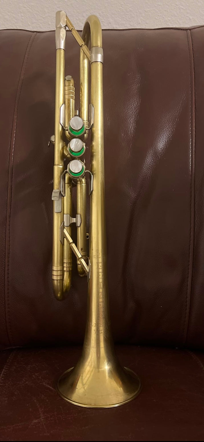 Getzen Model 90 Deluxe (1953) Bb Trumpet SN 23727 (100% new gold tint lacquer)