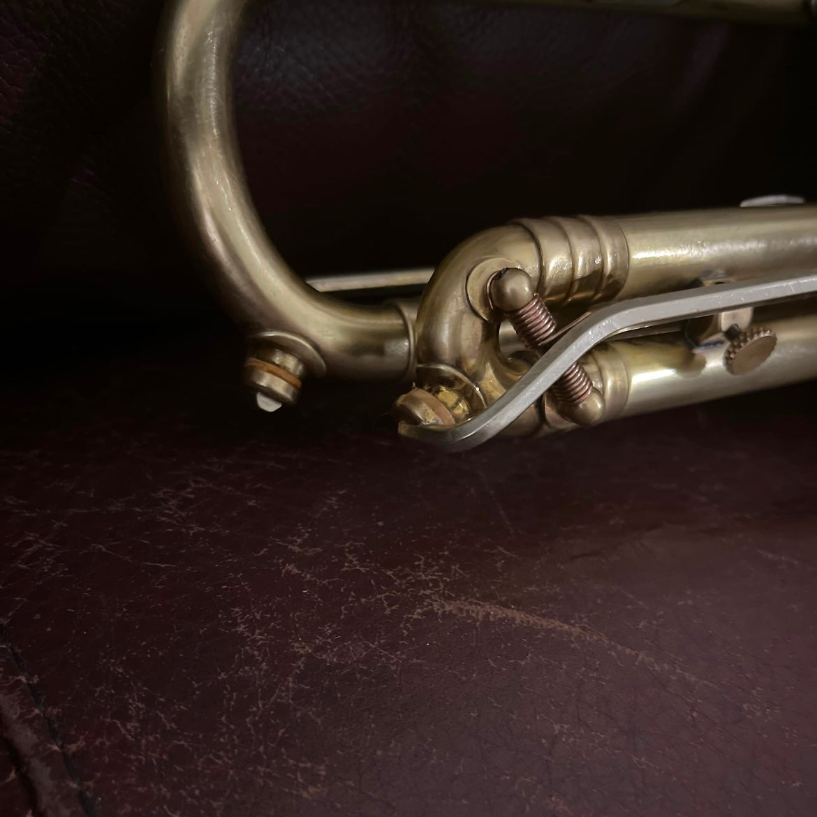 Getzen Model 90 Deluxe (1953) Bb Trumpet SN 23727 (100% new gold tint lacquer)