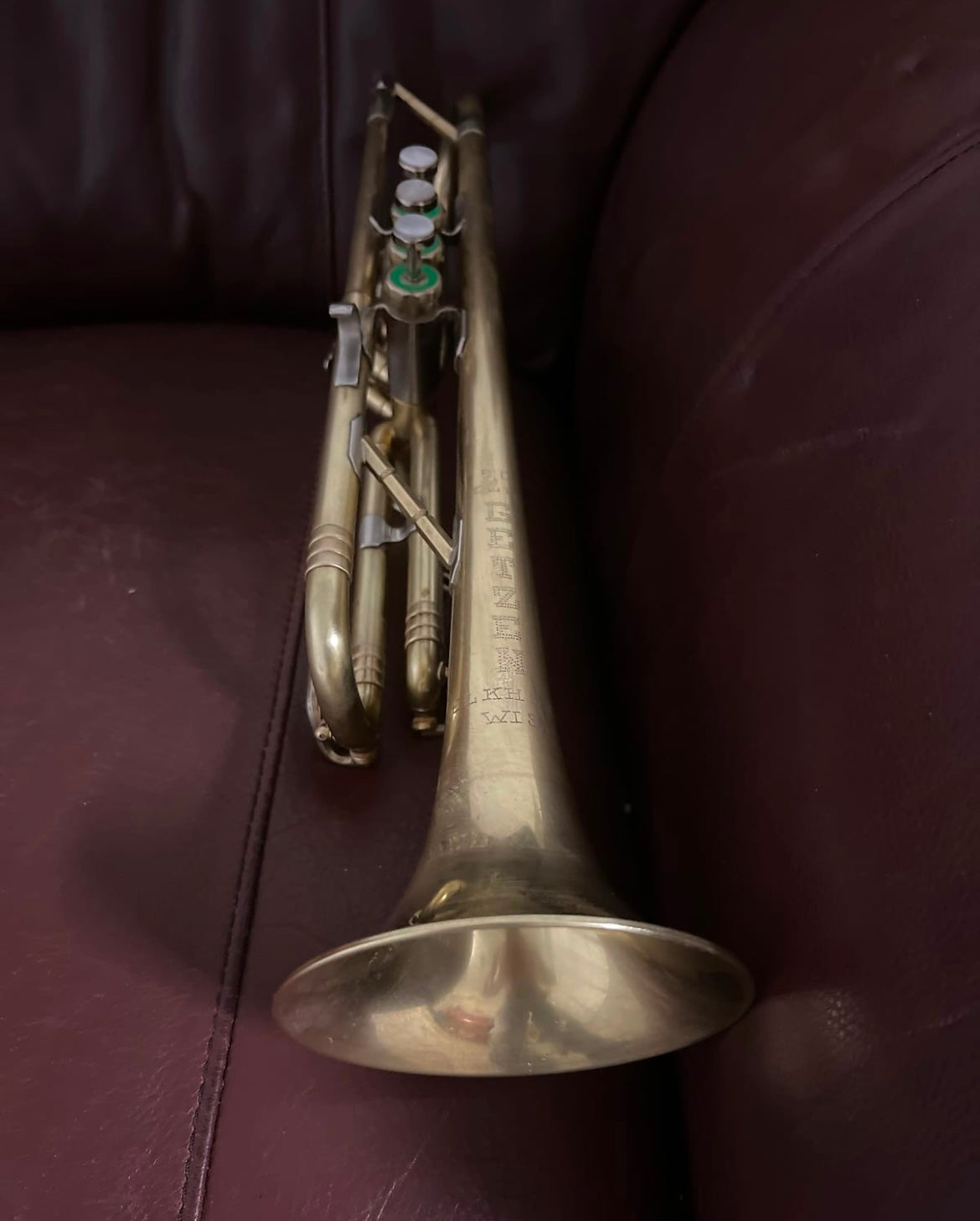 Getzen Model 90 Deluxe (1953) Bb Trumpet SN 23727 (100% new gold tint lacquer)