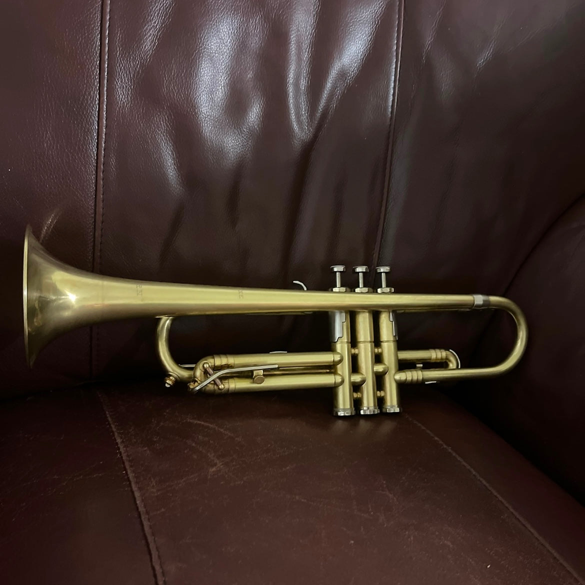 Getzen Model 90 Deluxe (1953) Bb Trumpet SN 23727 (100% new gold tint lacquer)